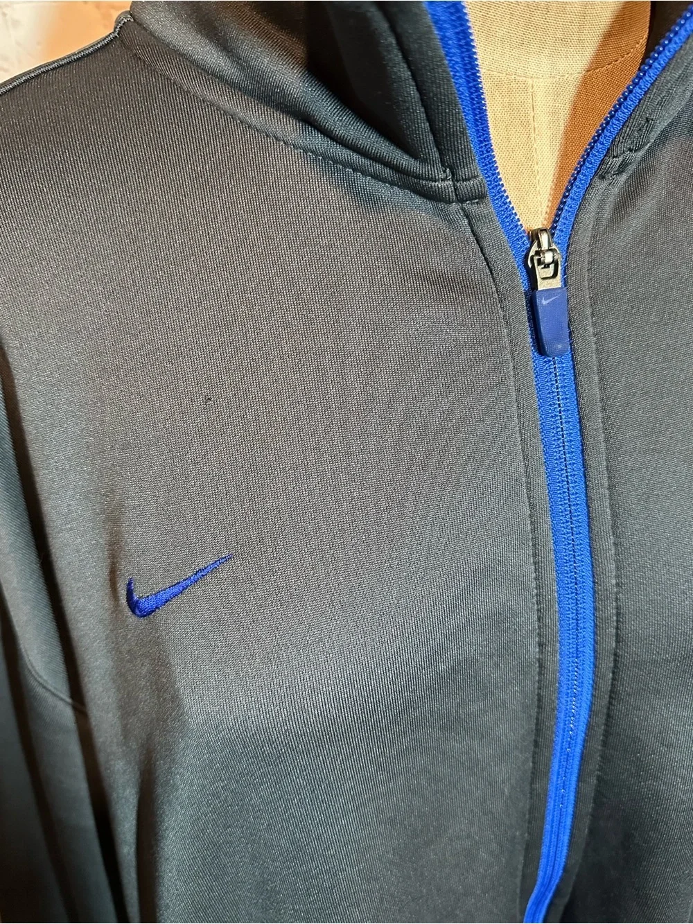 Nike Men’s Gray Full-Zip Jacket with Blue Trim and UD logo - Picture 5 of 7